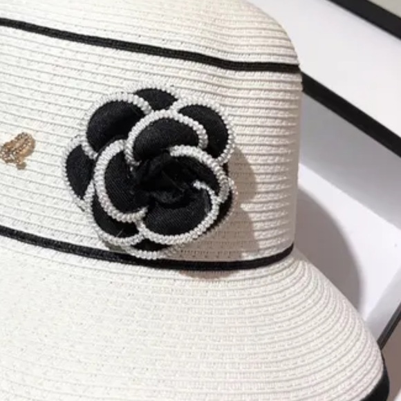Camellia flower bucket hat - Picture 3 of 6